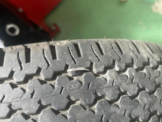 ダイハツ ハイゼットトラック タイヤ交換 パンク