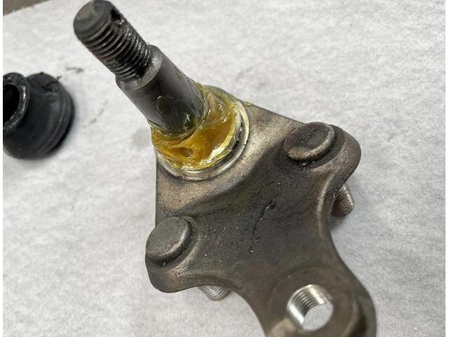 トヨタ　エスティマ　サスペンション・足回り修理・整備  枚方市　八幡市　
