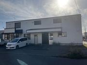 小さな看板で営業している隠れ家的な車屋です。