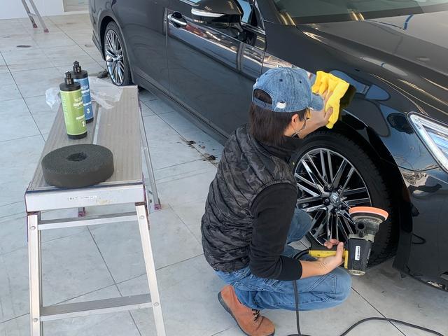 下地をしっかりきれいにしコーティングを施工します。