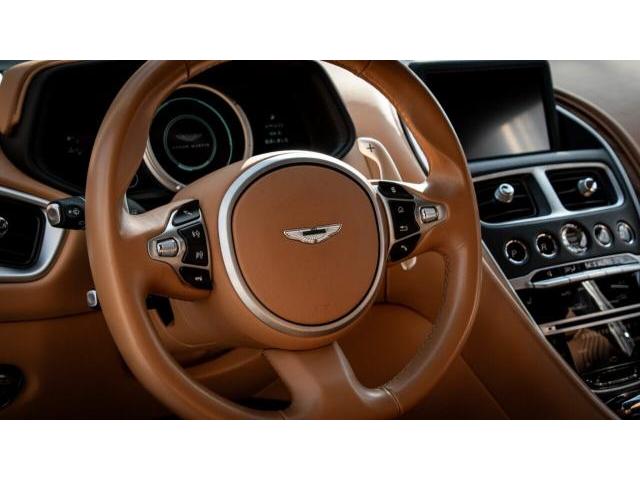 アストンマーティン DB11 カスタムペイント ホイール塗装 パーツ塗装 京都市