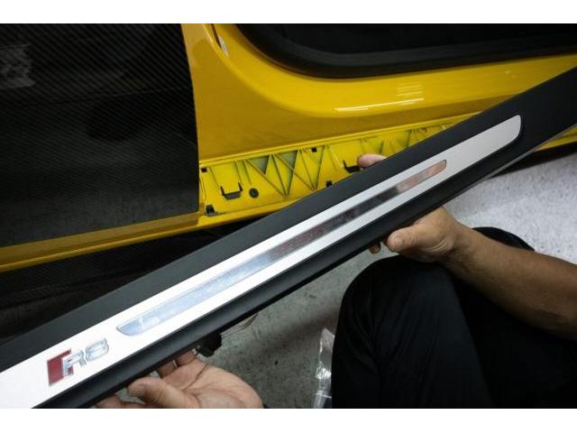 AUDI R8 カーボンラッピング スカッフプレート PPF プロテクションフィルム 京都市