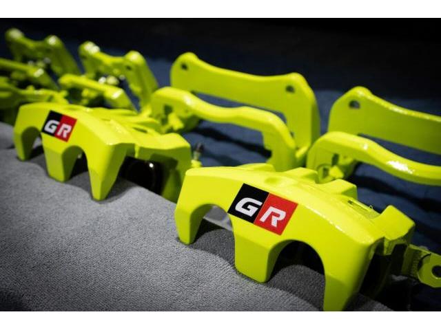 トヨタ アルファード カスタム キャリパー塗装 アシッドグリーン GR ステッカー 京都市