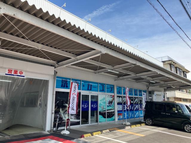 高知市中央卸売市場からすぐ！青い看板と店前ののぼりが目印です！