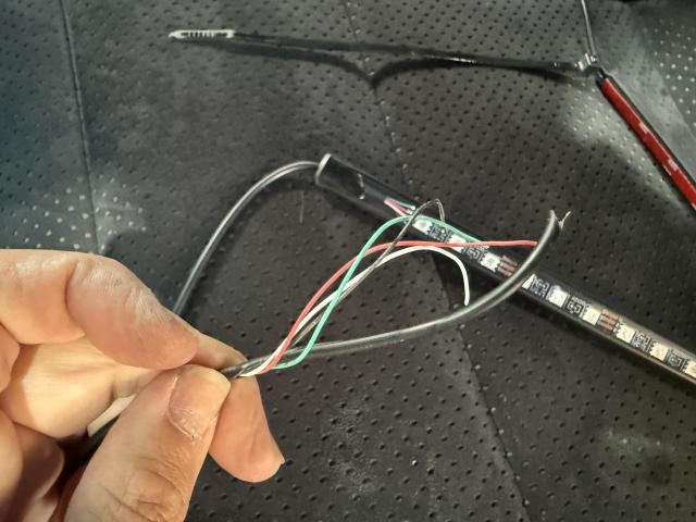 トヨタ　アルファード　フットランプ　足元LEDランプ　LEDテープ　運転席　助手席　後部座席　取り付け　取付　持ち込み　持込　安い　群馬県　高崎市　前橋市　藤岡市　玉村町　伊勢崎市　【栗原オートサービス】