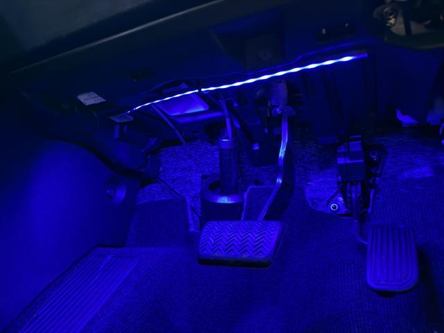 トヨタ　アルファード　フットランプ　足元LEDランプ　LEDテープ　運転席　助手席　後部座席　取り付け　取付　持ち込み　持込　安い　群馬県　高崎市　前橋市　藤岡市　玉村町　伊勢崎市　【栗原オートサービス】