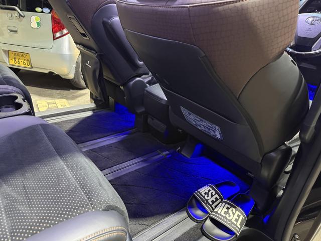 トヨタ　アルファード　フットランプ　足元LEDランプ　LEDテープ　運転席　助手席　後部座席　取り付け　取付　持ち込み　持込　安い　群馬県　高崎市　前橋市　藤岡市　玉村町　伊勢崎市　【栗原オートサービス】