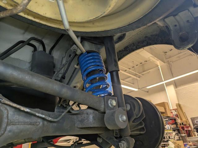 日産　ＮＶ１００クリッパーバン　エブリィ　ハイレートスプリング交換　強化サスペンション　オーバーテックハイレートスプリング取付