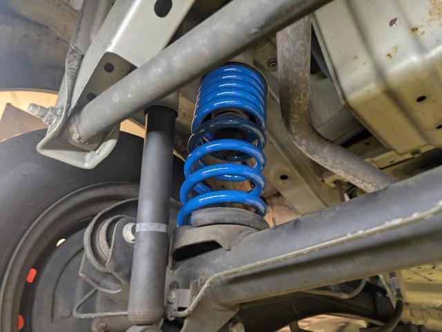 日産　ＮＶ１００クリッパーバン　エブリィ　ハイレートスプリング交換　強化サスペンション　オーバーテックハイレートスプリング取付