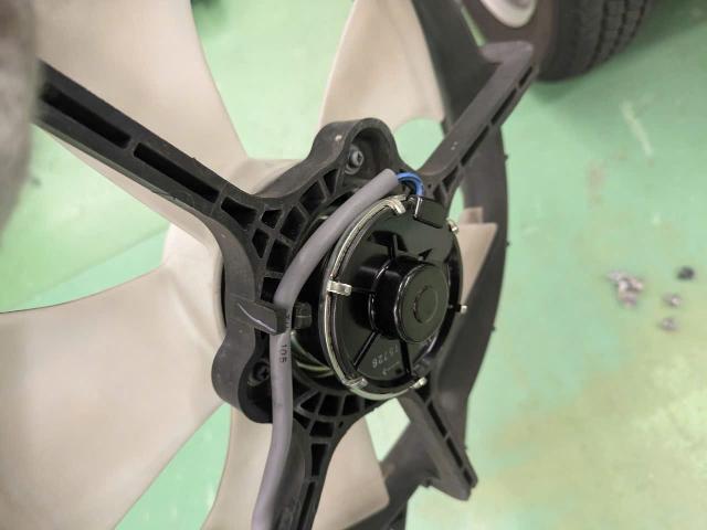 ホンダ　アクティバン　HH5　アイドリング中エアコン効かない　エアコン効きが悪い　ラジエーターファンモーター交換　電装修理