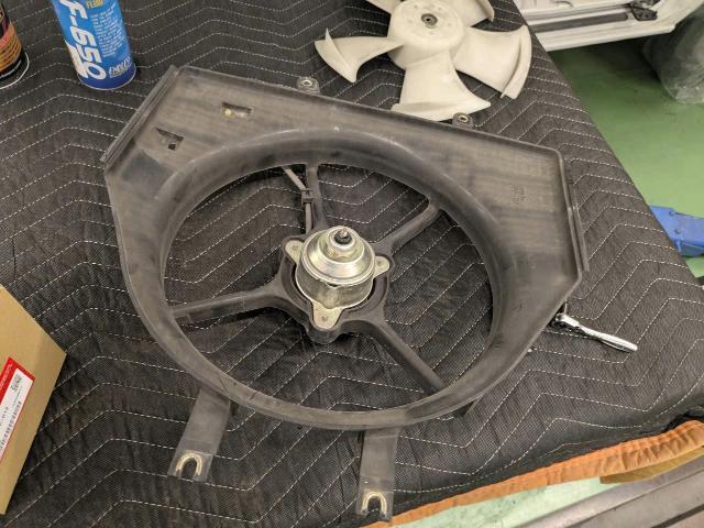 ホンダ　アクティバン　HH5　アイドリング中エアコン効かない　エアコン効きが悪い　ラジエーターファンモーター交換　電装修理