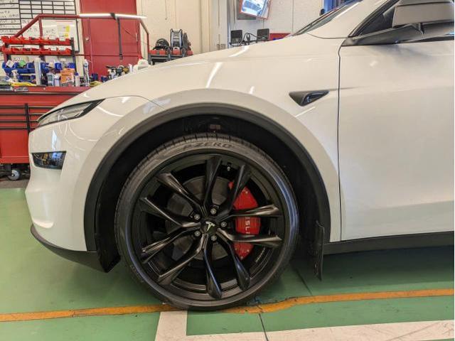 テスラ モデルY ダウンサス取付 UNPLUGGED ダウンサス テスラカスタム サスペンション・足回りパーツ取付