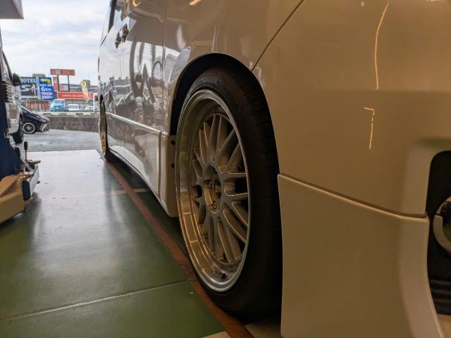 トヨタ　20系アルファード　車高調取り付け　パーフェクトダンパー　SEVEN　7g　乗り心地改善　サスペンション・足回りパーツ取付