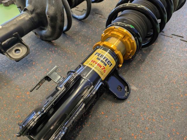 トヨタ　20系アルファード　車高調取り付け　パーフェクトダンパー　SEVEN　7g　乗り心地改善　サスペンション・足回りパーツ取付