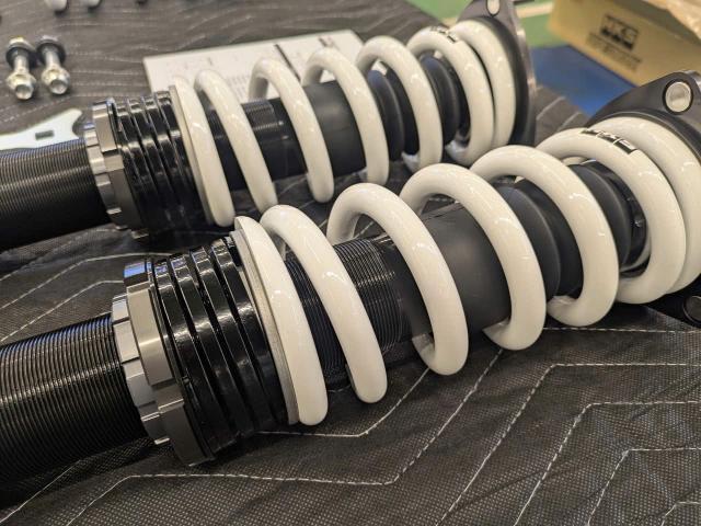 日産　フェアレディＺ　RZ34　車高調取り付け　HKSハイパーマックスS　1G締め　サスペンション・足回りパーツ取付