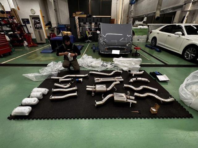 ＢＭＷ　Ｍ６　カブリオレ　社外マフラー取付　マフラー交換　ダウンパイプ交換　バルブコントローラー取付　吸排気系パーツ取付