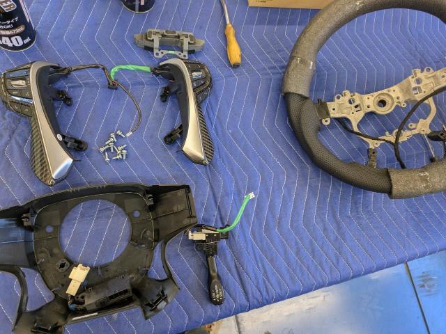 トヨタ　30系アルファード　社外ステアリングホイール取り付け　ハンドル交換　ガングリップタイプハンドル　社外ハンドル装着例　内装品取付