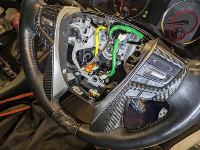 トヨタ　30系アルファード　社外ステアリングホイール取り付け　ハンドル交換　ガングリップタイプハンドル　社外ハンドル装着例　内装品取付