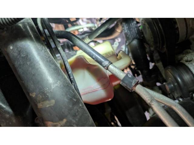 クライスラー・ジープ　ジープ・ラングラー　冷却水漏れ リザーバータンク交換