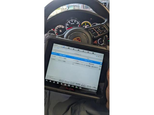 ポルシェ　カイエン　エアサスポンプ交換　シャーシシステム故障