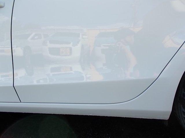 アウディ A4 リヤドアとステップ部分 キズ・へこみ直し