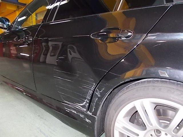 BMW 3シリーズ リヤドアへこみ大 クォーターへこみ直し