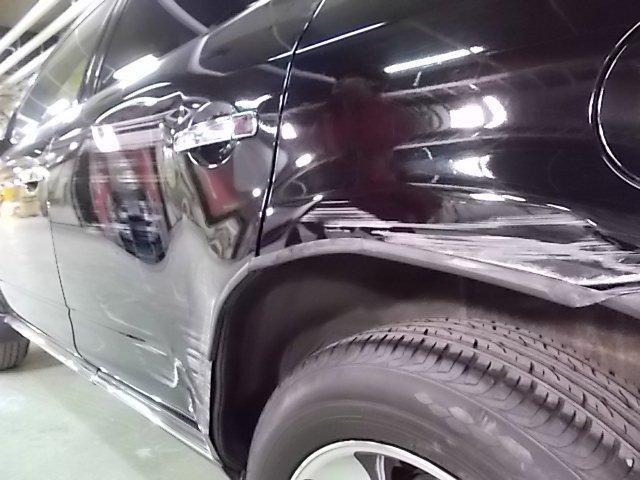 日産　ムラーノ　他店見積５０万　当店２８万円で大きなキズ・へこみ直ししました。　部品交換と修理を組み合わせて価格を抑える。　さいたま市上尾周辺修理工場