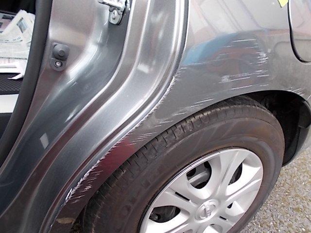 日産　ノート　左後輪タイヤ上部　キズ・へこみ直し