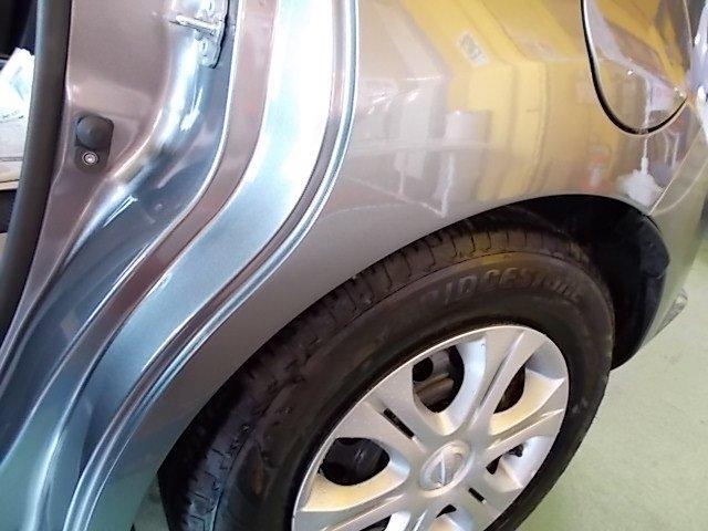 日産　ノート　左後輪タイヤ上部　キズ・へこみ直し