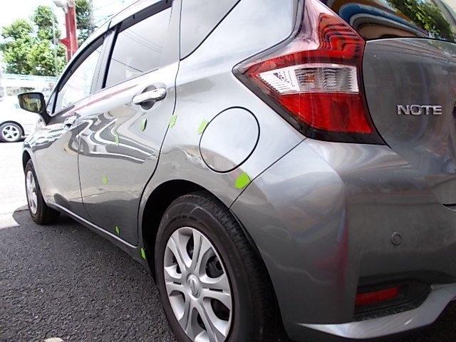 日産　ノート　左後輪タイヤ上部　キズ・へこみ直し