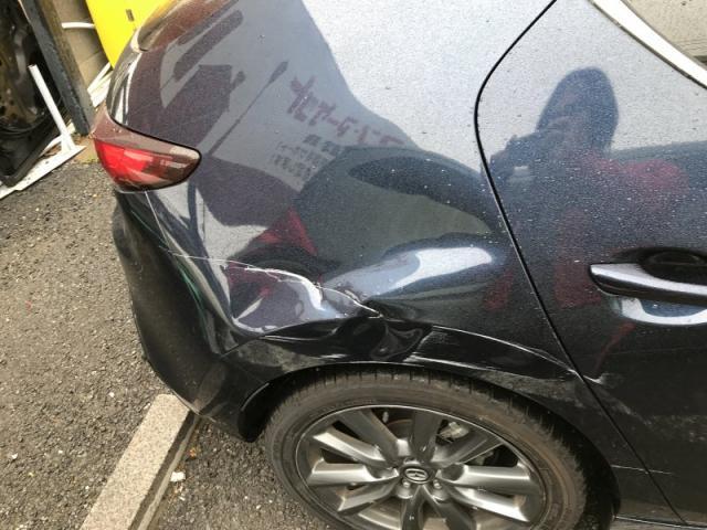 マツダ　ＭＡＺＤＡ３ファストバック　後ろタイヤ上パネル　キズ・へこみ直し　上尾市板金塗装