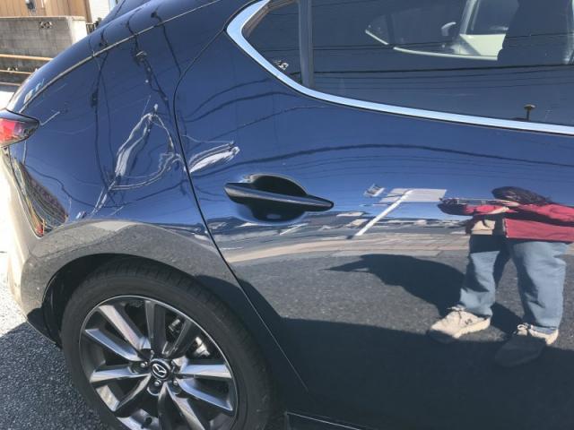 マツダ　ＭＡＺＤＡ３ファストバック　後ろタイヤ上パネル　キズ・へこみ直し　上尾市板金塗装