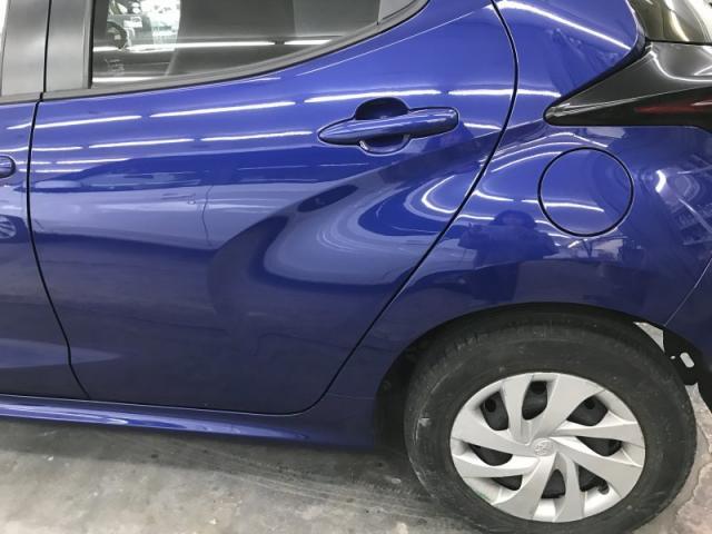 トヨタ　ヤリス　リヤドアとその横（クォーター）キズ・へこみ直し　損傷大　上尾市板金塗装