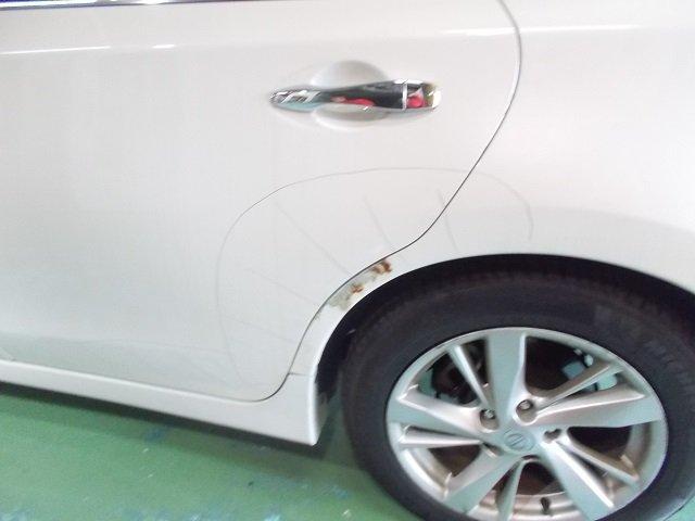日産　ティアナ　リヤドアとその横（クォーター）キズ・へこみ直し　サビあり　上尾市カーコンビニ倶楽部