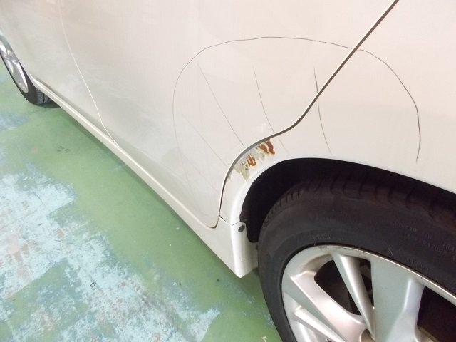 日産　ティアナ　リヤドアとその横（クォーター）キズ・へこみ直し　サビあり　上尾市カーコンビニ倶楽部