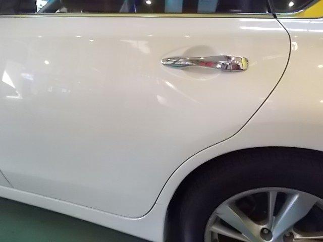 日産　ティアナ　リヤドアとその横（クォーター）キズ・へこみ直し　サビあり　上尾市カーコンビニ倶楽部
