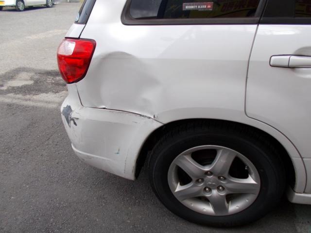 三菱　エアトレック　バンパーと後ろタイヤ上（クォーター）大きなキズ・へこみ直し　上尾市