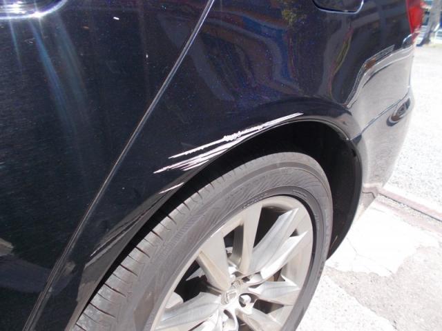 レクサス　ＬＳ６００ｈ　後ろタイヤ上（クォーター）キズ・へこみ直し　上尾市