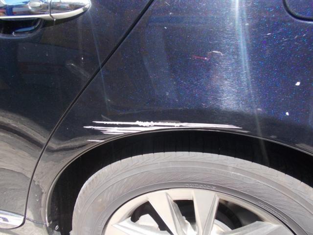 レクサス　ＬＳ６００ｈ　後ろタイヤ上（クォーター）キズ・へこみ直し　上尾市