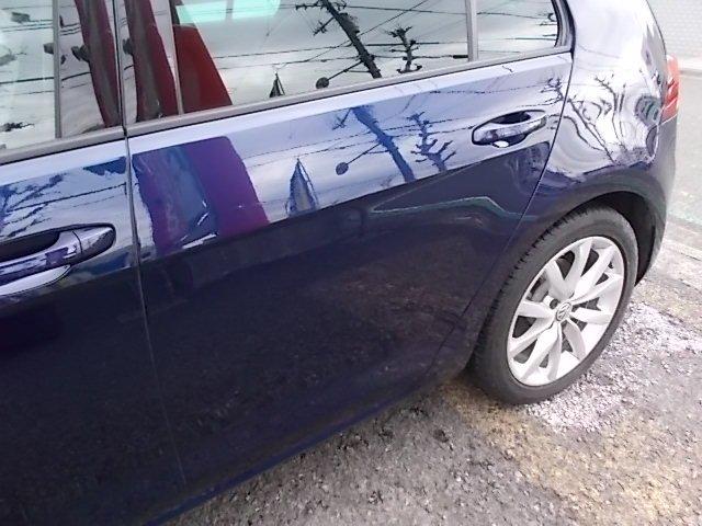 フォルクスワーゲン　ゴルフ　輸入車のドアキズ・へこみ直し　上尾市カーコンビニ倶楽部