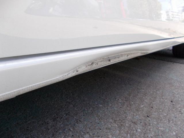 ホンダ　フリードハイブリッド　サイドシル（ドアの下）キズ・へこみ直し　上尾市　カーコンビニ倶楽部