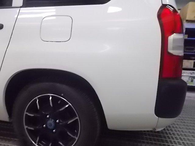 トヨタ　プロボックス　給油口付近（クォーター）　大きなキズ・へこみ直し　上尾市　カーコンビニ倶楽部
