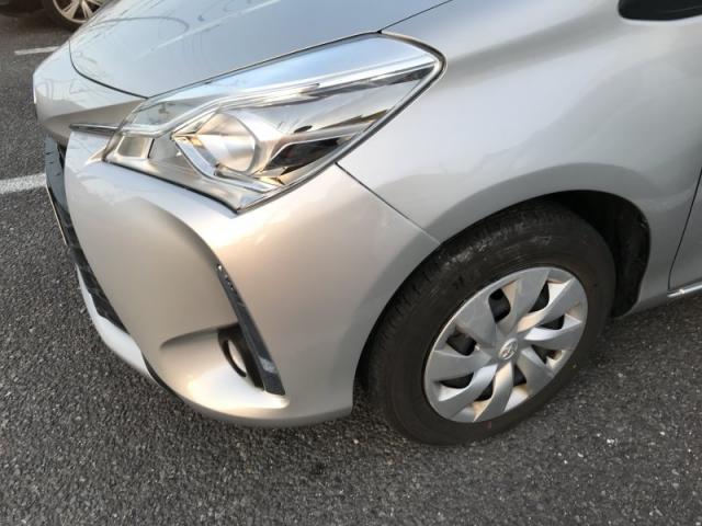 トヨタ　ヴィッツ　上尾市　前タイヤの上（フェンダー）キズ・へこみ直し　カーコン工法で素早く修理