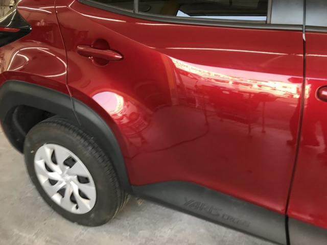 トヨタ　ヤリスクロス　他社塗装修理お断り？　特殊クリヤー（カラークリヤー）ドアキズ・へこみ直し　上尾市