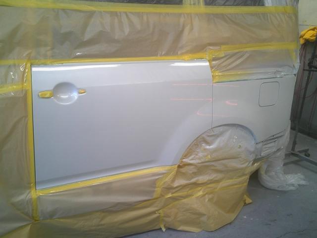 三菱　デリカＤ：５　タイヤの上（クォーター）キズ・へこみ直し