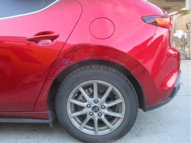 マツダ　ＭＡＺＤＡ３ファストバック　後ろタイヤ上（クォーター）キズ・へこみ直し