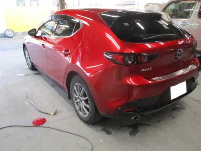 マツダ　ＭＡＺＤＡ３ファストバック　後ろタイヤ上（クォーター）キズ・へこみ直し
