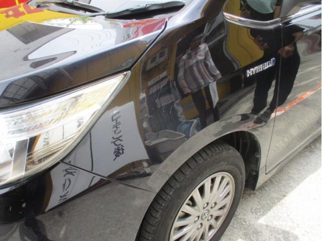 トヨタ　エスクァイア　前タイヤ上（フェンダー）キズ・へこみ直し　高崎市