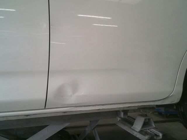 トヨタ　ルーミー　スライドドアと　その下サイドシル　キズ・へこみ直し　高崎市　車修理