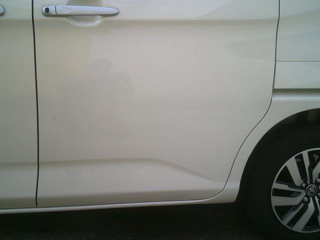 トヨタ　ルーミー　スライドドアと　その下サイドシル　キズ・へこみ直し　高崎市　車修理